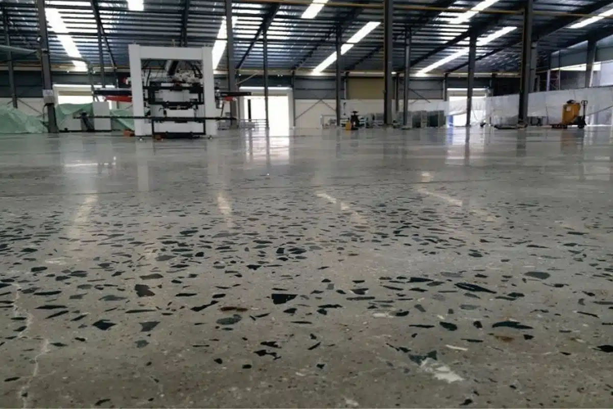 Chất tăng cứng bề mặt bê tông chủ yếu bao gồm các hợp chất Silicat